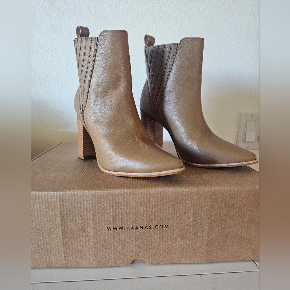 New in box Kaanas Perm Cowboy Ankle Boot